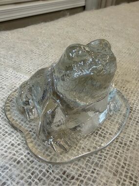 Viking Glass clear glass frog, hand made/ vintage, EUC /paperweight/ art glass